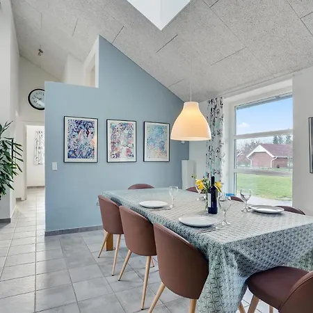 4 Bedroom Lovely In