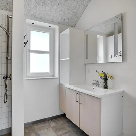 4 Bedroom Lovely In