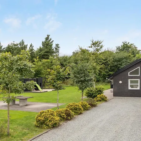4 Bedroom Lovely In